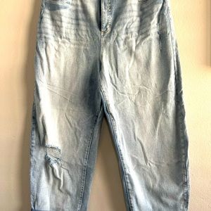 Curved ankle Ballom jean